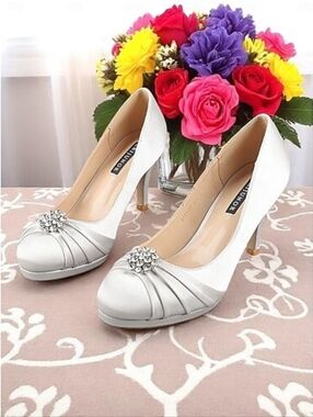 Davids Bridal x Erijunor Mid Heel Satin Wedding Shoes w/Rhinestone Embelishment
